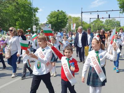 Тържествено шествие по случай 24 Май