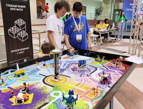 Заслужени сертификати и медали от международното състезание FIRST LEGO League